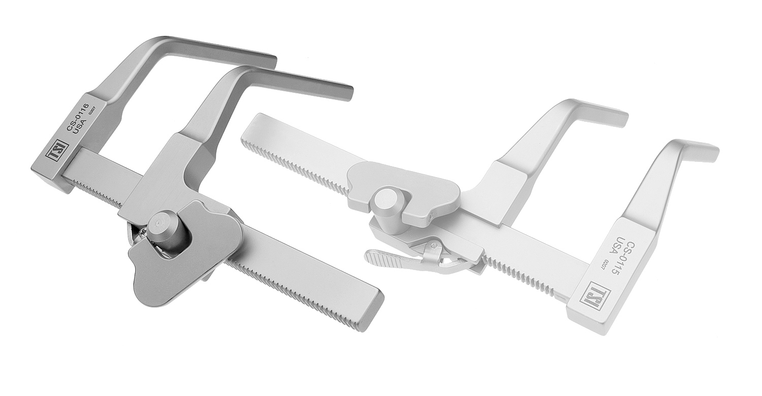 Green Thyroid Retractor, Fenestrated Blade, 12.0 Mm Wide, 25.0 Mm Deep, 8 1/2" (21.5 Cm)